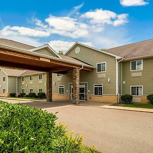 Crandon Inn & Suites